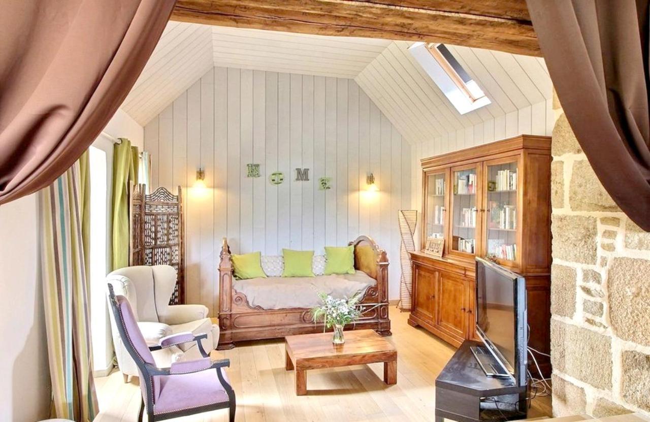 Maison Spacieuse A Plougonven Avec Jacuzzi Et Jardin Bagian luar foto
